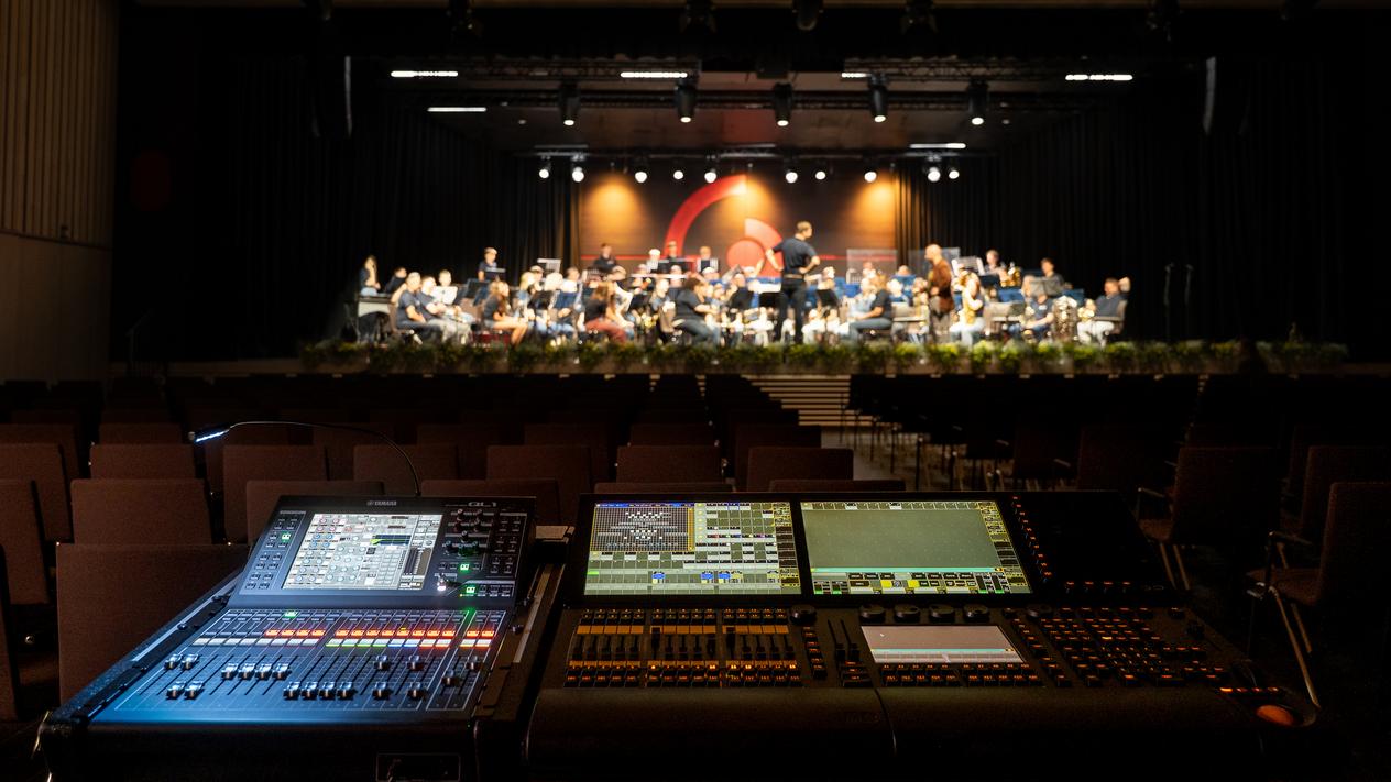 Kulturzentrum Güssing Saal - Blick auf Bühnentechnik