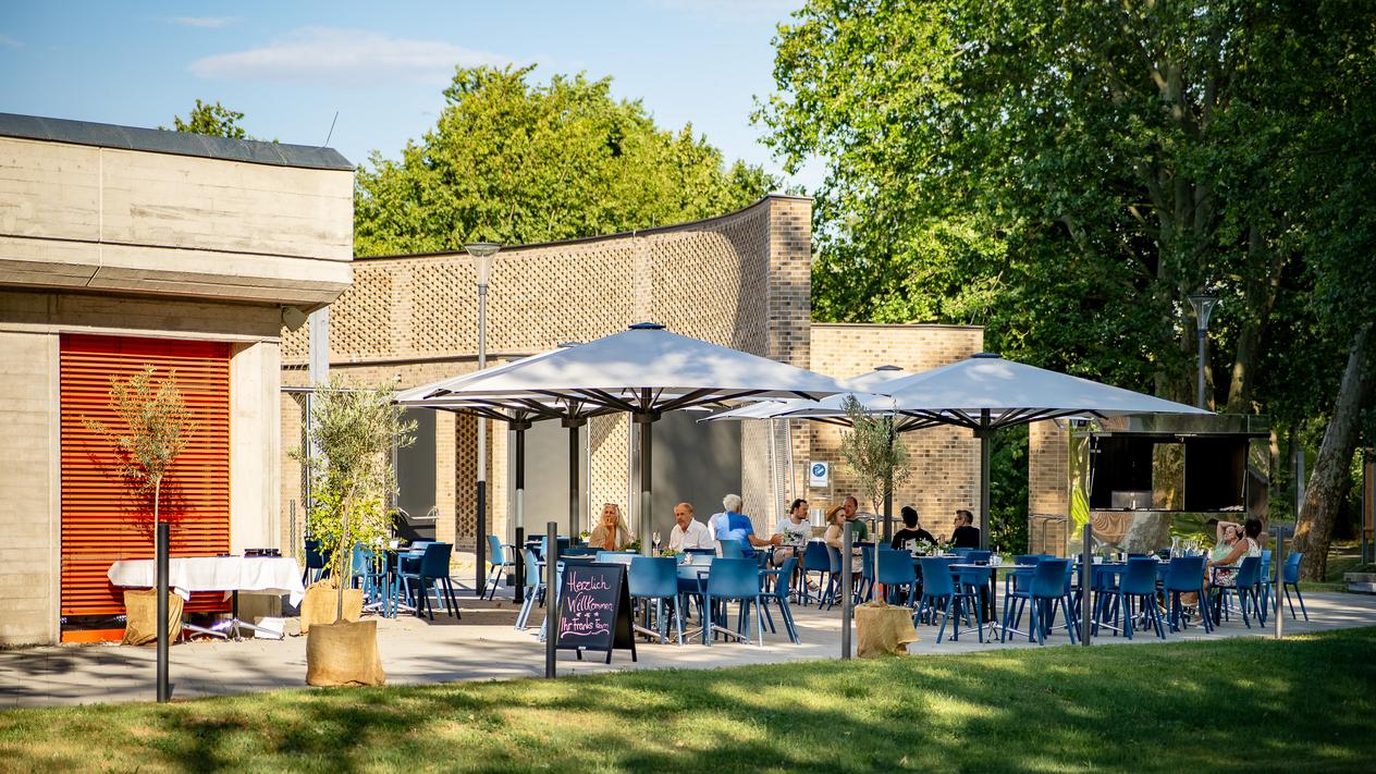Kulturzentrum Güssing - Gastronomiebereich auf der Terrasse