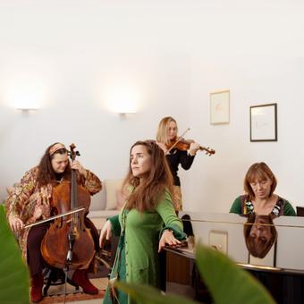 Susanne Sommer und ihre Band Sunnadl