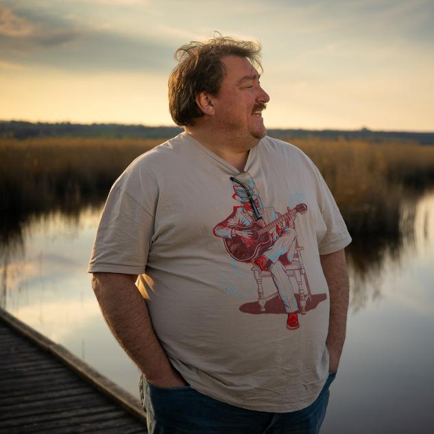 Christoph Krutzler vor dem Neusiedler See